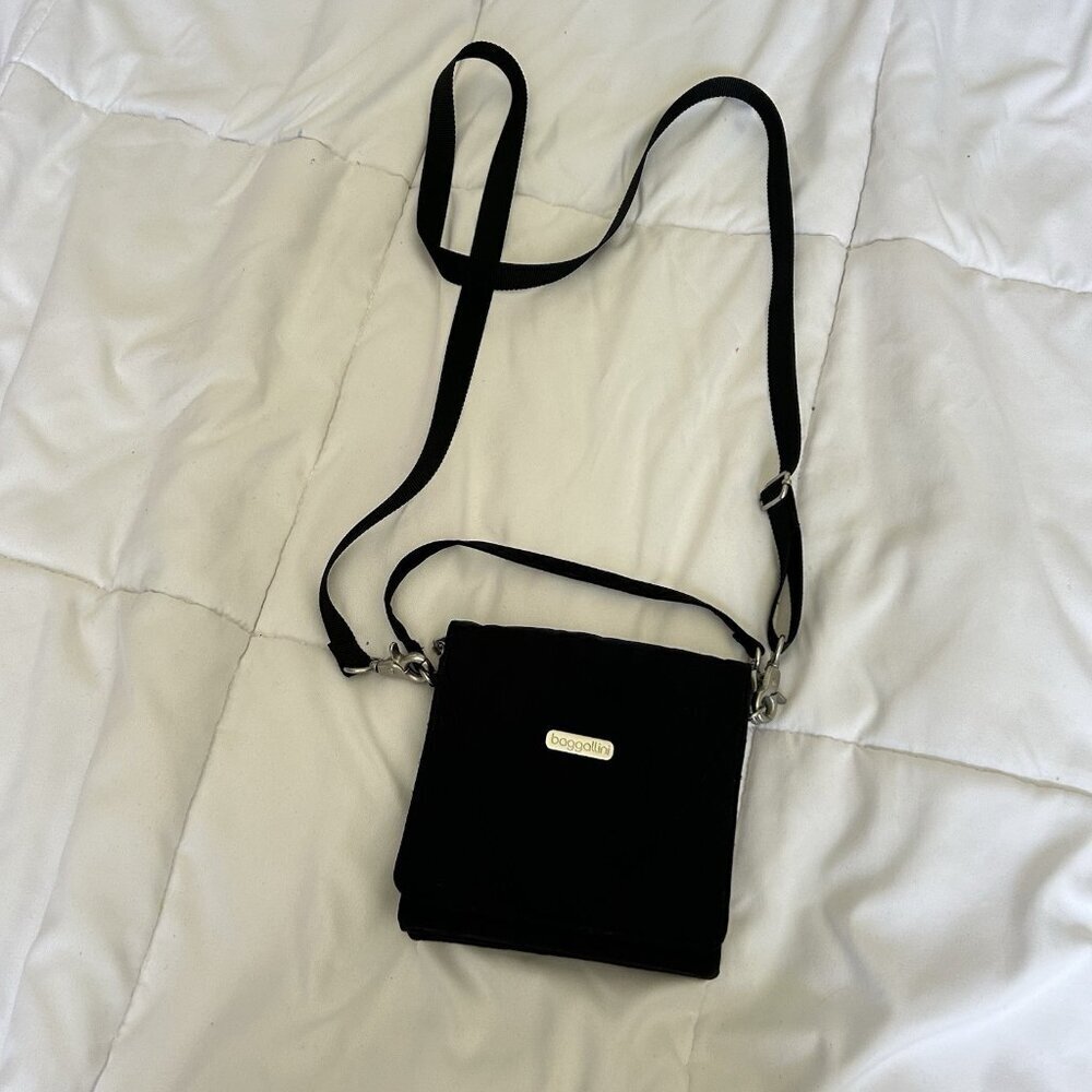 BAGGALLINI Black Water-Resistant‎ Nylon Lightweight Pocket Town Crossbody Bag